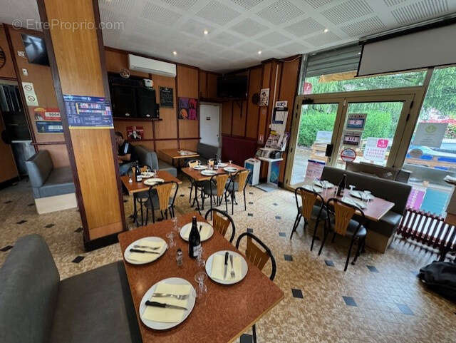 Commerce à FONTAINE