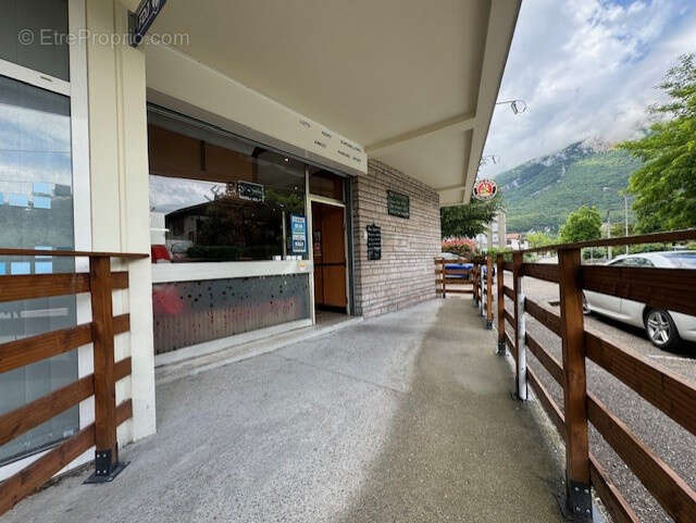 Commerce à FONTAINE