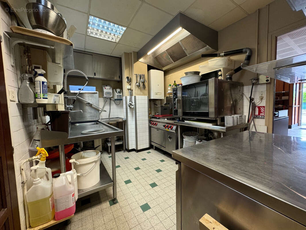 Commerce à FONTAINE