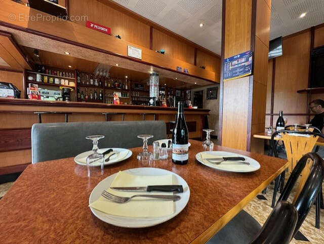 Commerce à FONTAINE