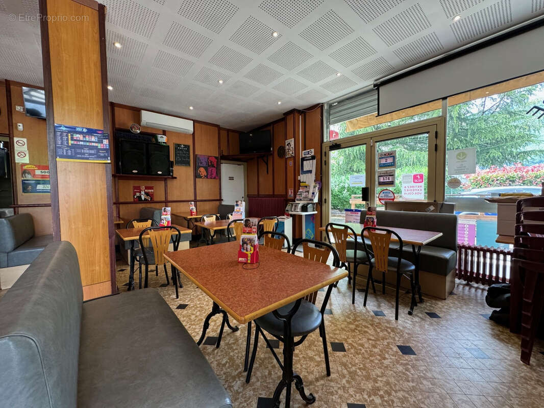 Commerce à FONTAINE