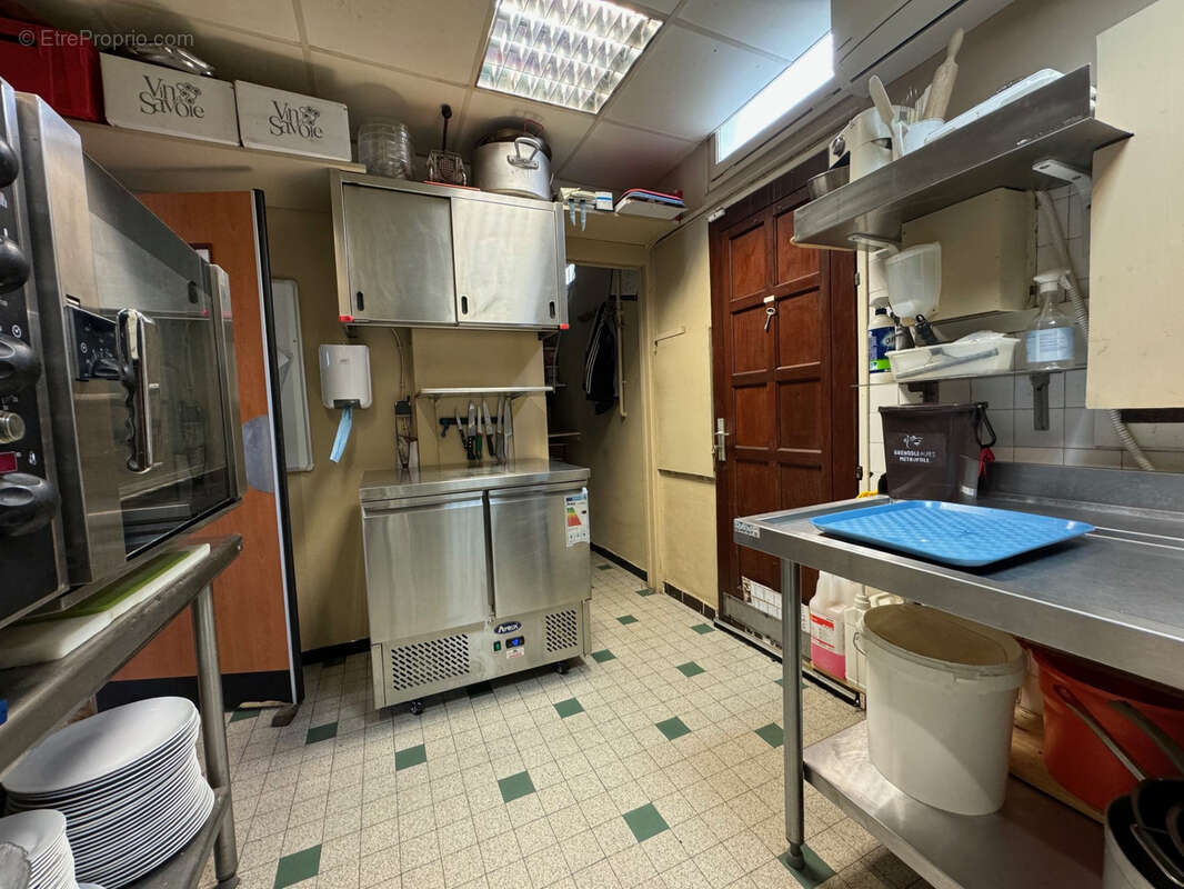 Commerce à FONTAINE