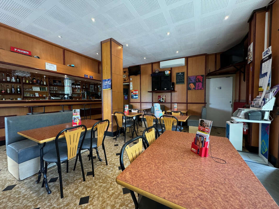 Commerce à FONTAINE