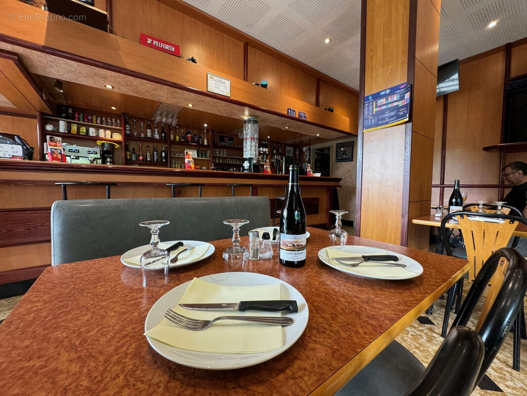 Commerce à FONTAINE