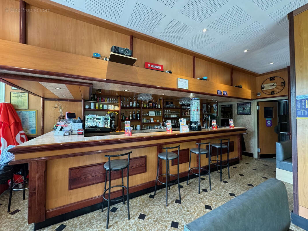 Commerce à FONTAINE