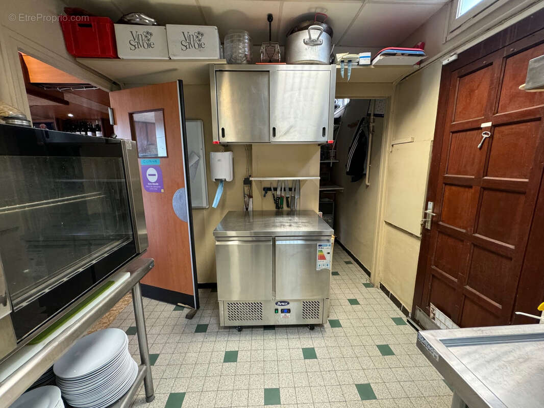 Commerce à FONTAINE