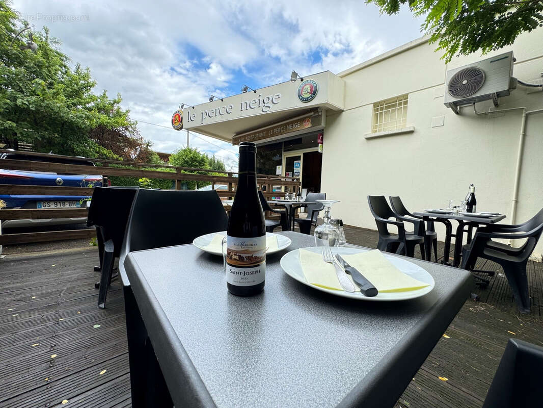 Commerce à FONTAINE