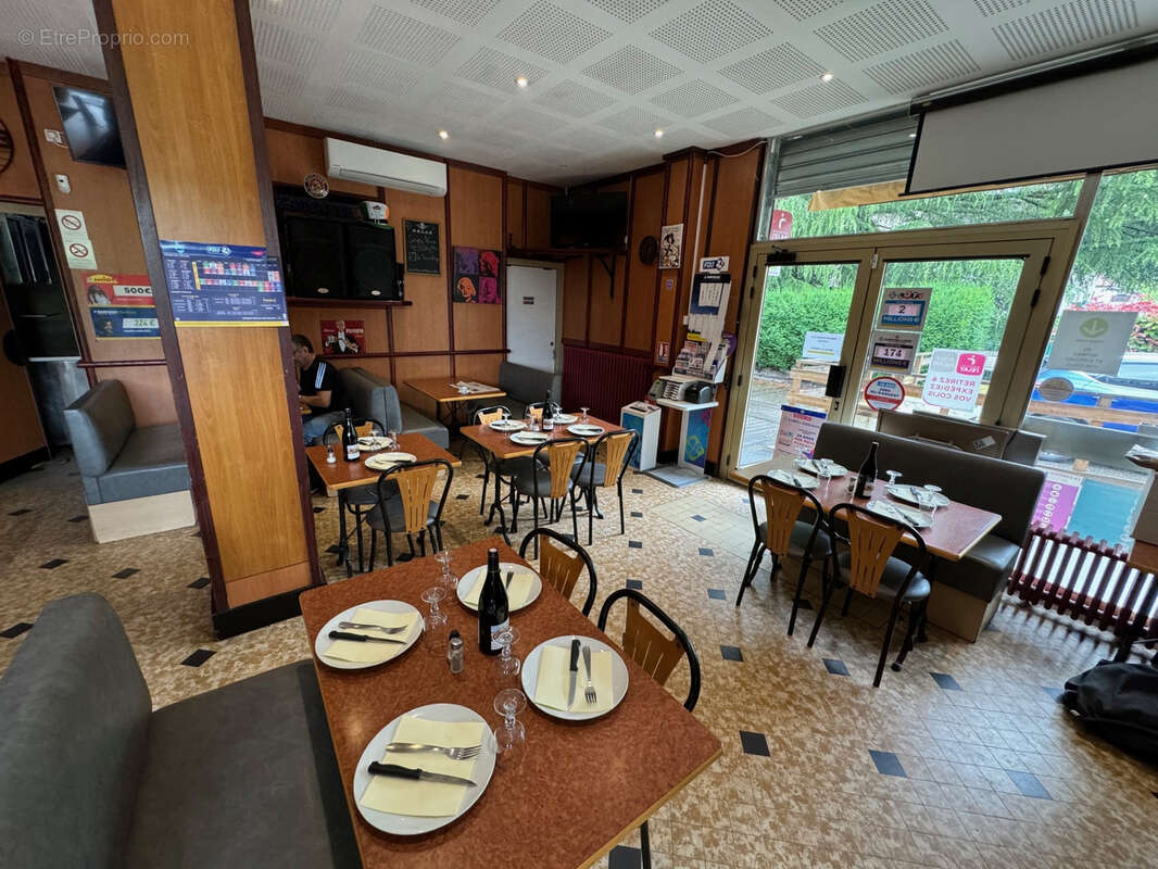 Commerce à FONTAINE