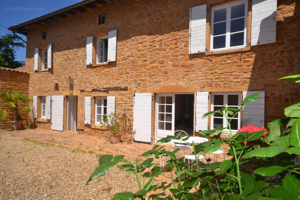 Maison à MONTMELAS-SAINT-SORLIN