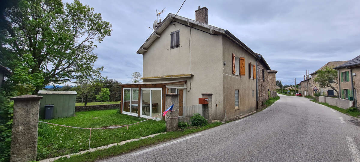 Maison à SAINT-AGREVE