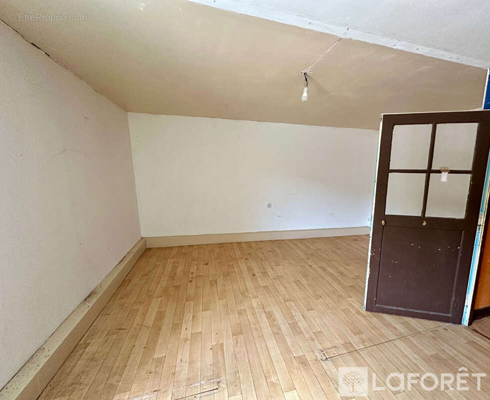 Maison à VALFROICOURT