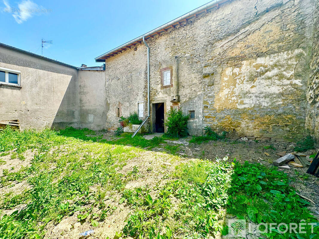 Maison à VALFROICOURT