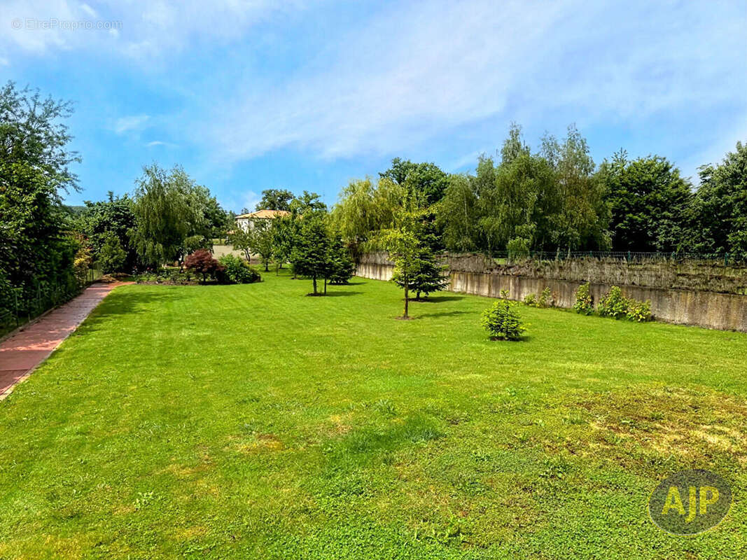 Maison à SAINT-MACAIRE-EN-MAUGES