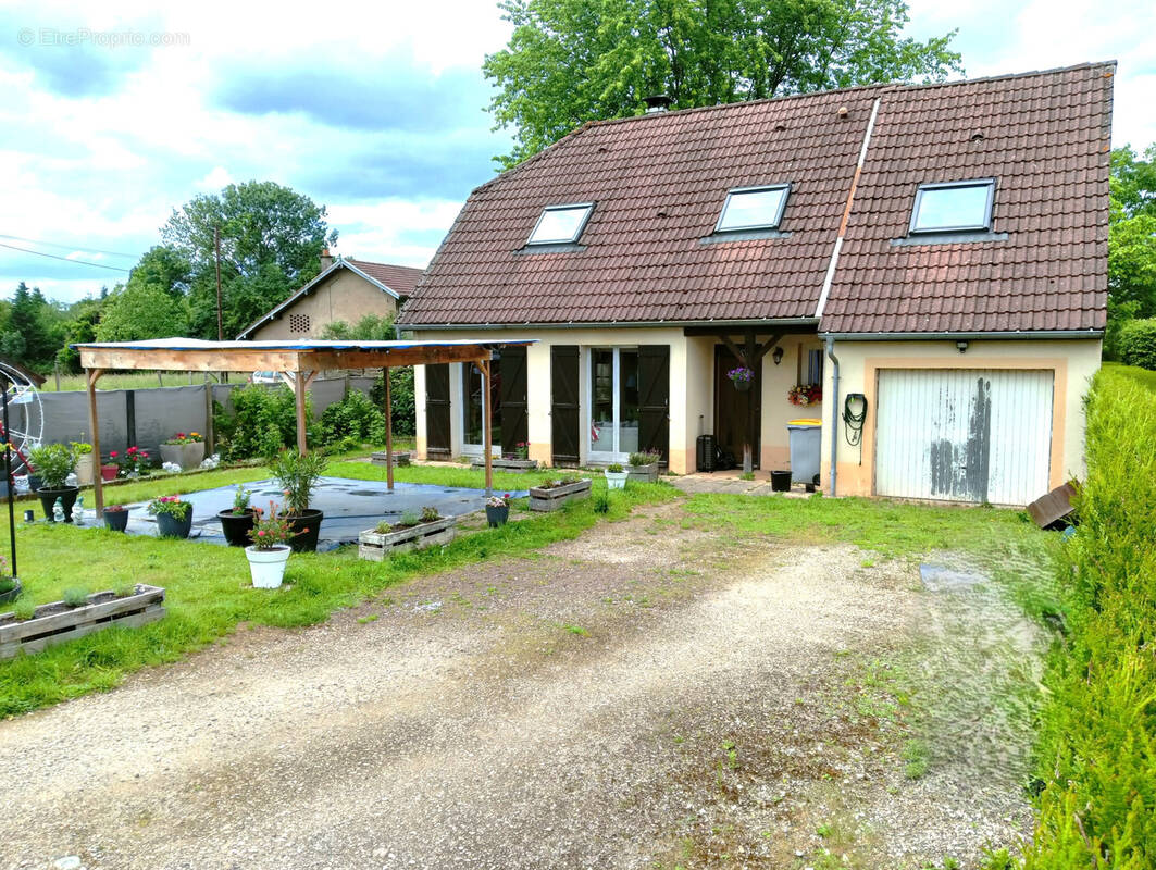 Maison à SAINT-SAUVEUR