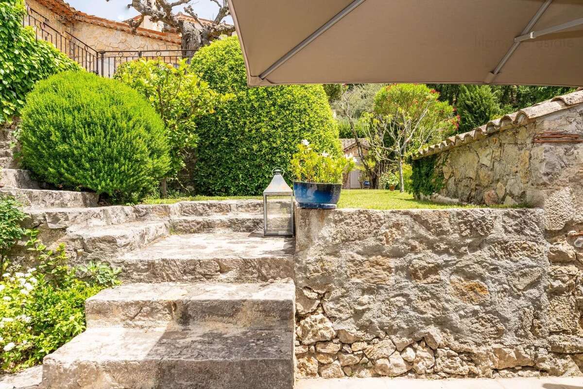 Maison à MOUANS-SARTOUX