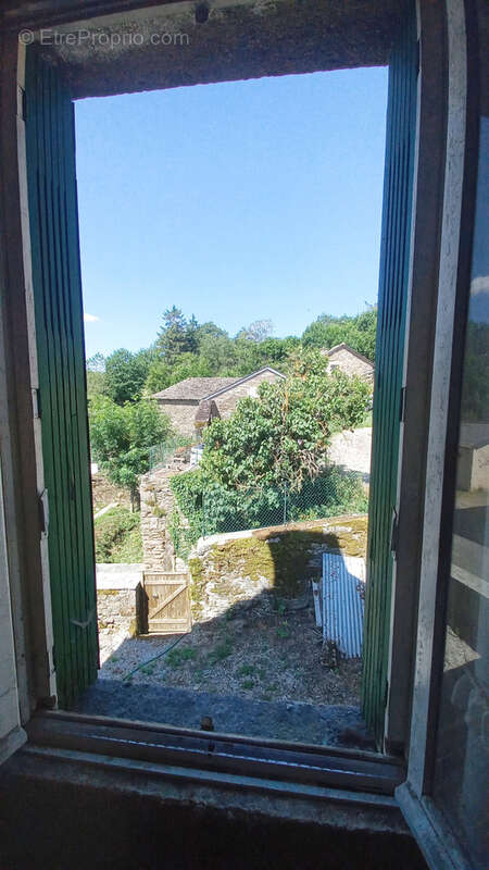 Maison à SALLES-CURAN