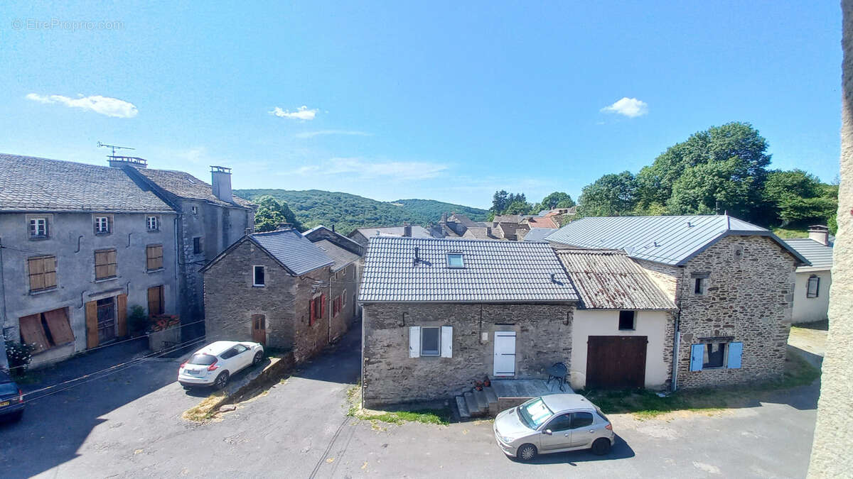 Maison à SALLES-CURAN