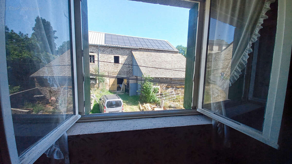 Maison à SALLES-CURAN