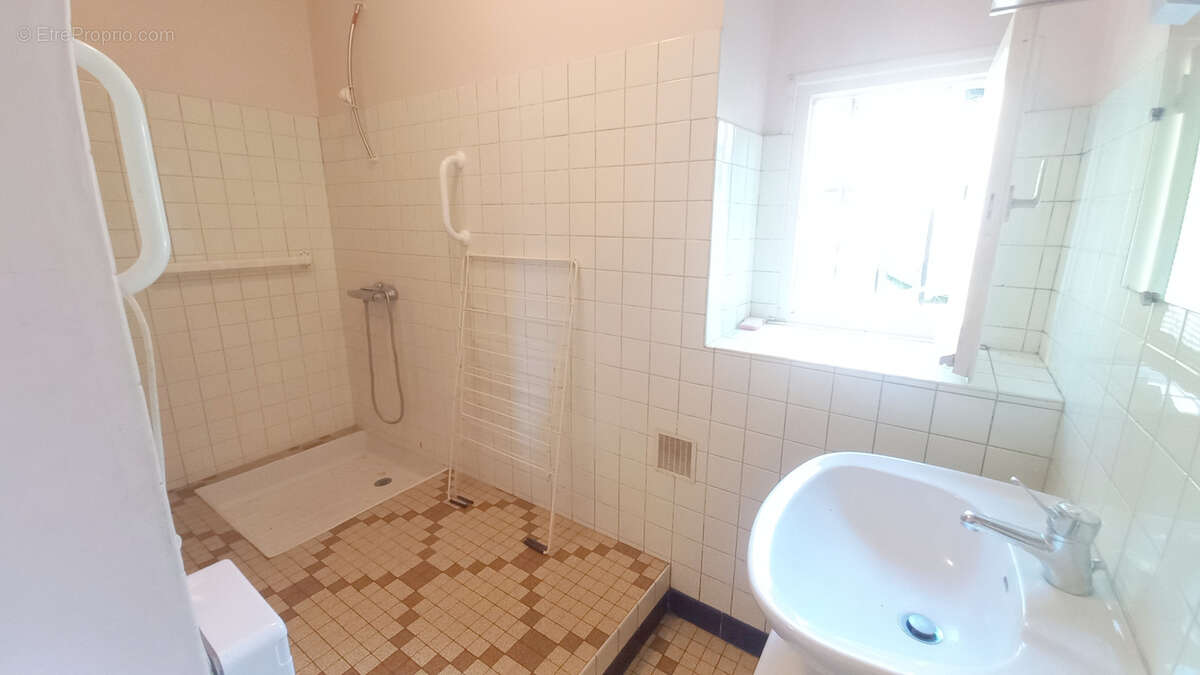 Maison à SALLES-CURAN