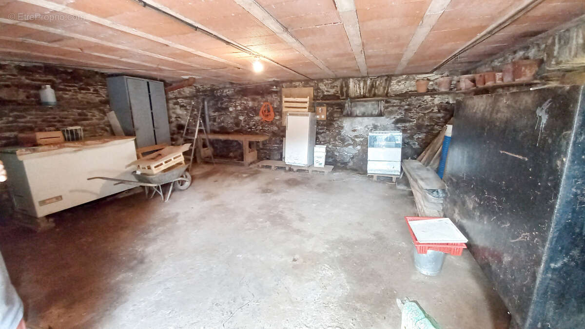 Maison à SALLES-CURAN