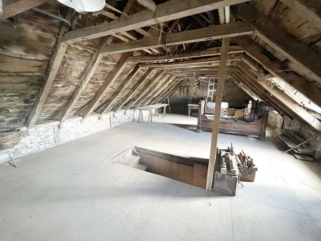 Maison à SALLES-CURAN