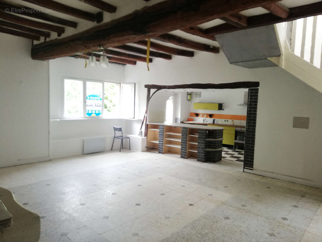 Maison à AILLANT-SUR-THOLON