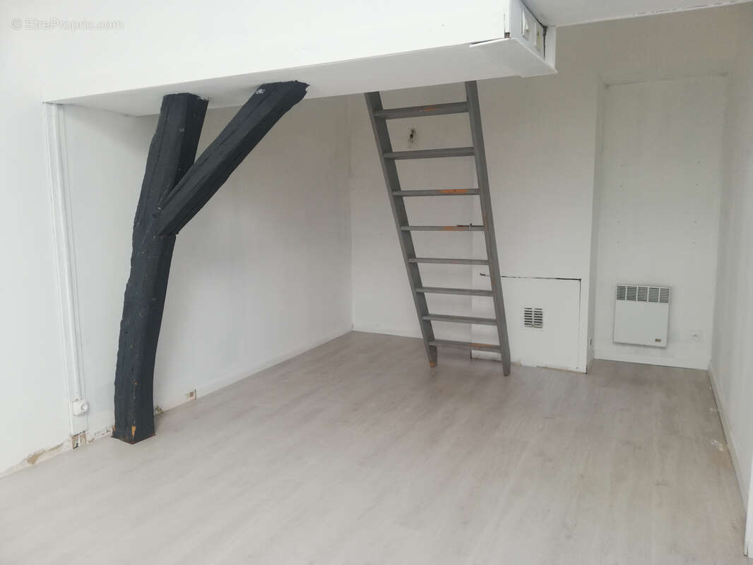 Maison à AILLANT-SUR-THOLON