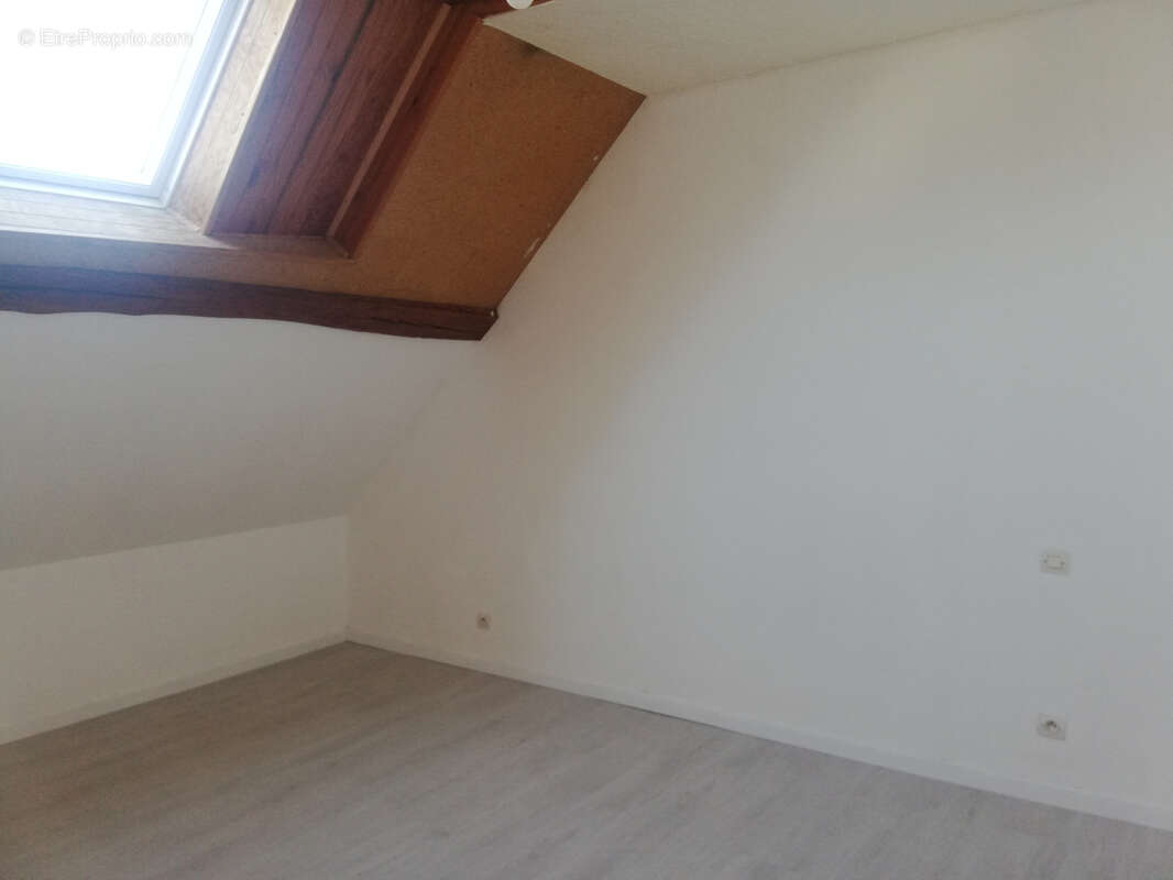 Maison à AILLANT-SUR-THOLON