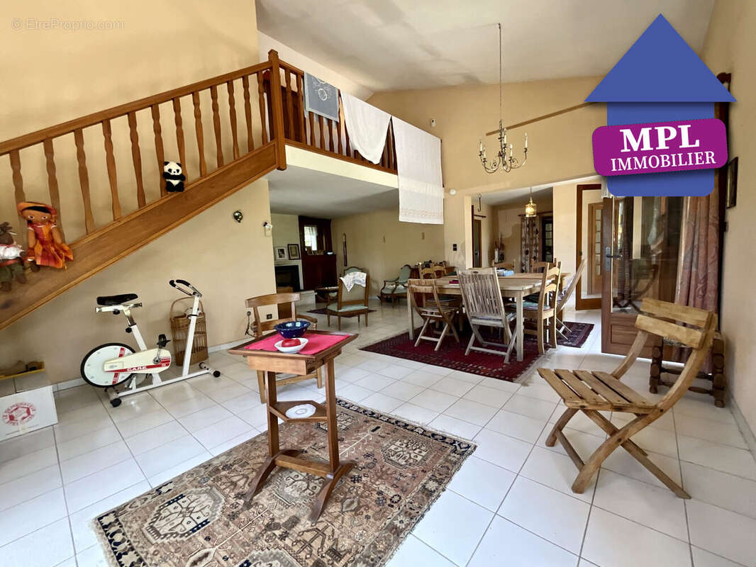 Maison à COMBAILLAUX