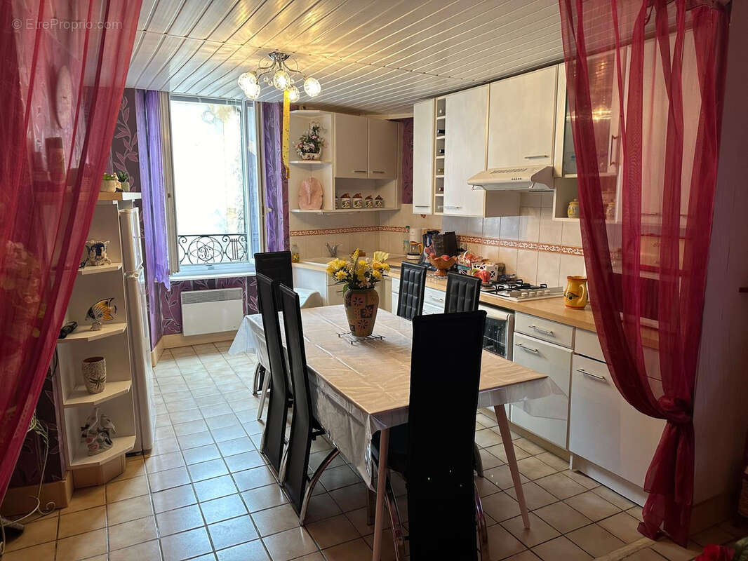 Maison à LA VACQUERIE-ET-SAINT-MARTIN-DE-CASTRIES