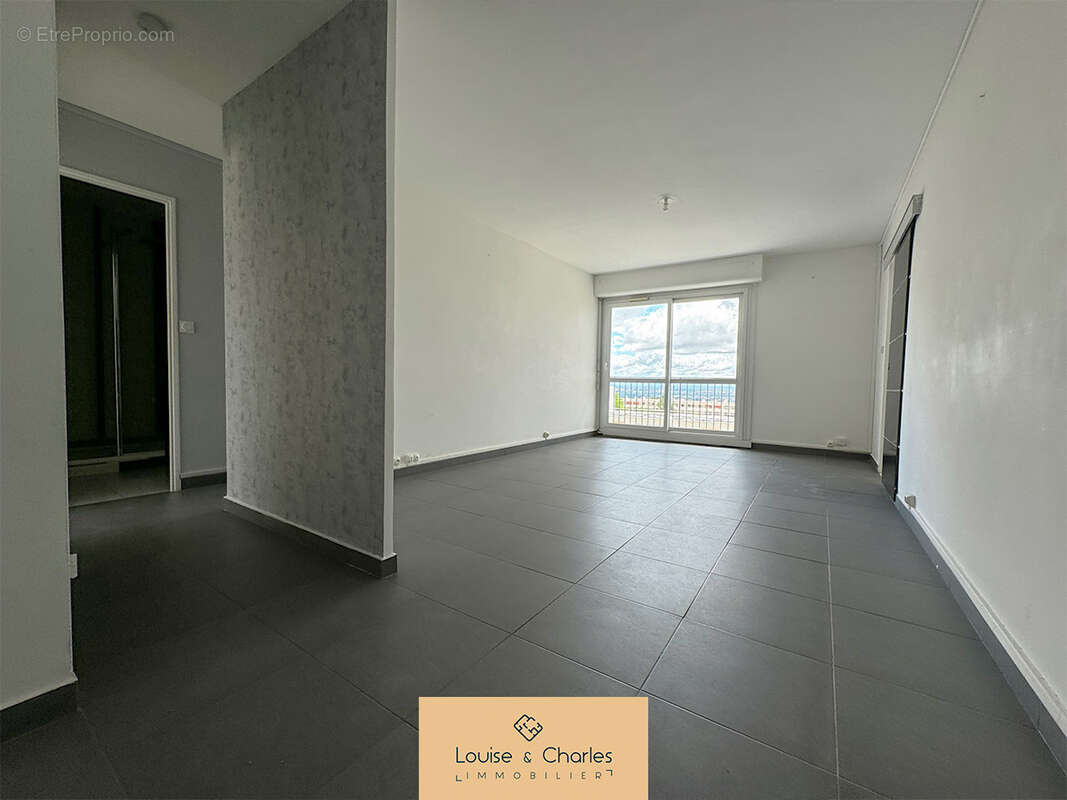 Appartement à RILLIEUX-LA-PAPE