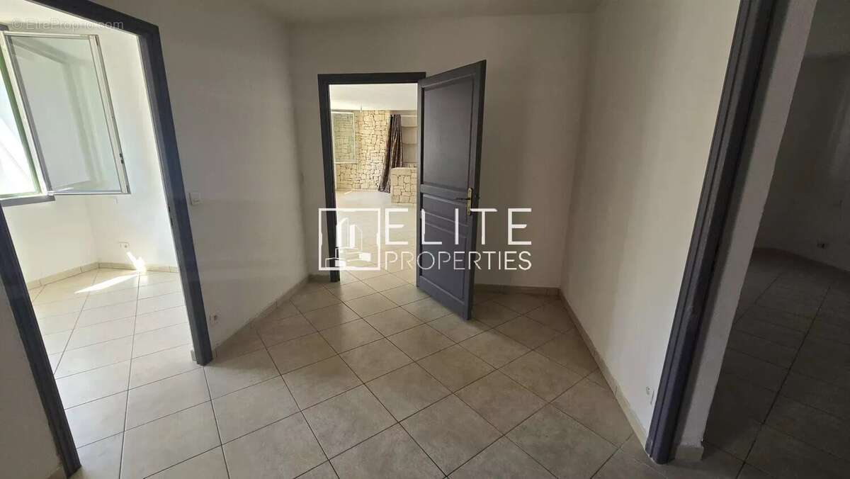 Appartement à VALLAURIS