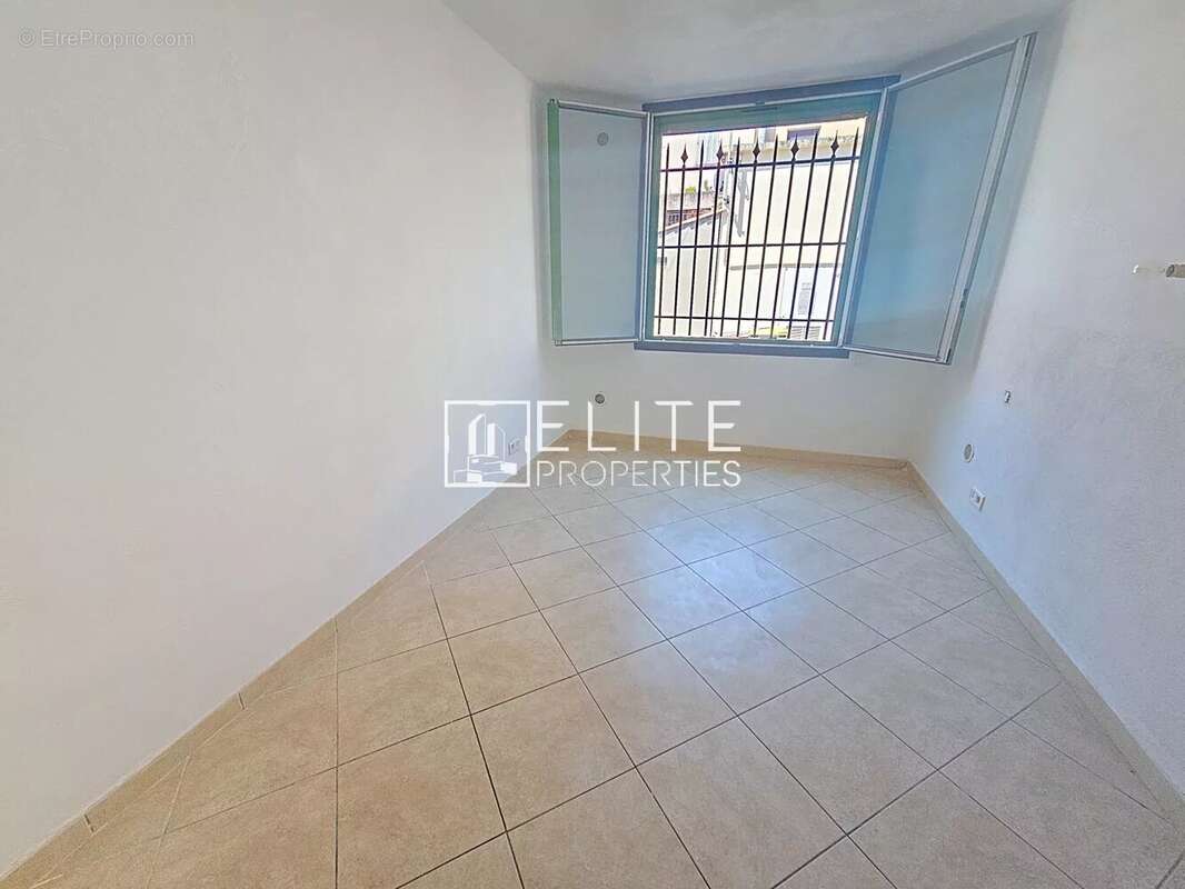 Appartement à VALLAURIS