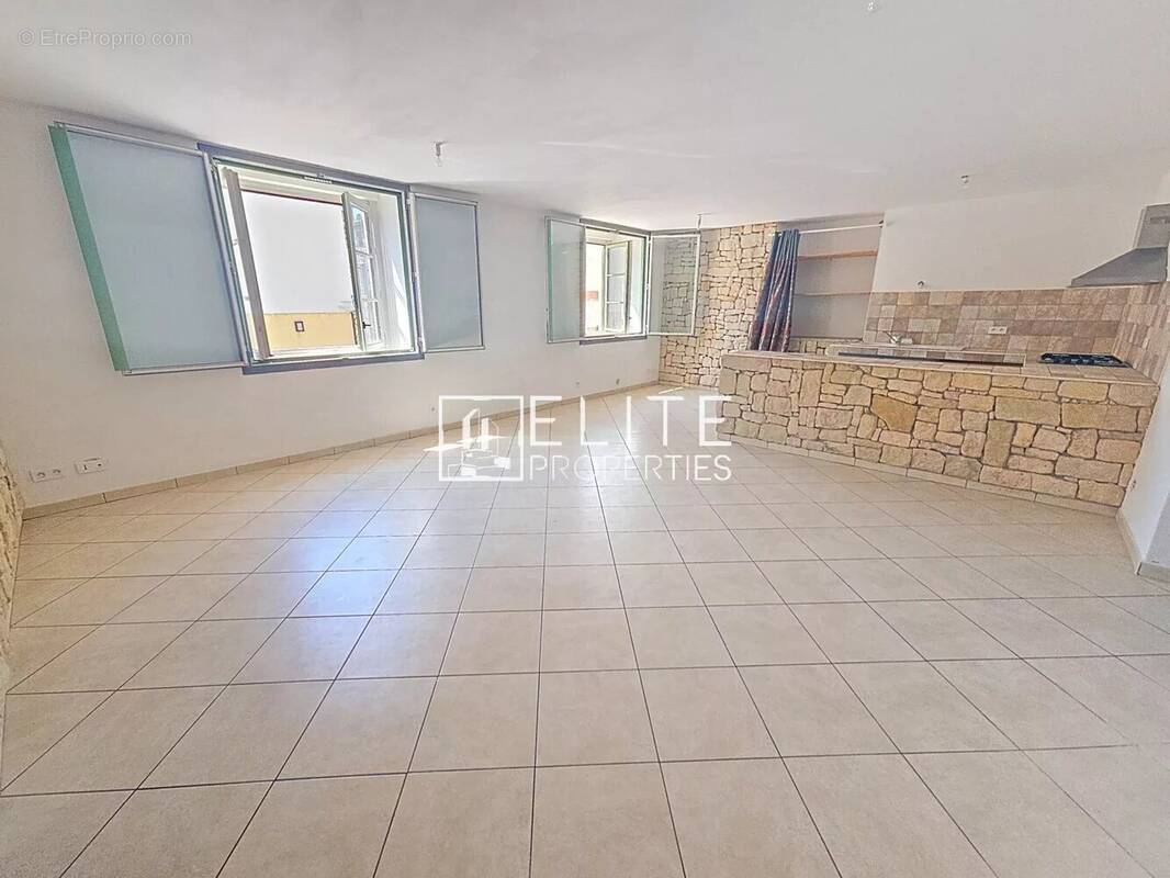 Appartement à VALLAURIS