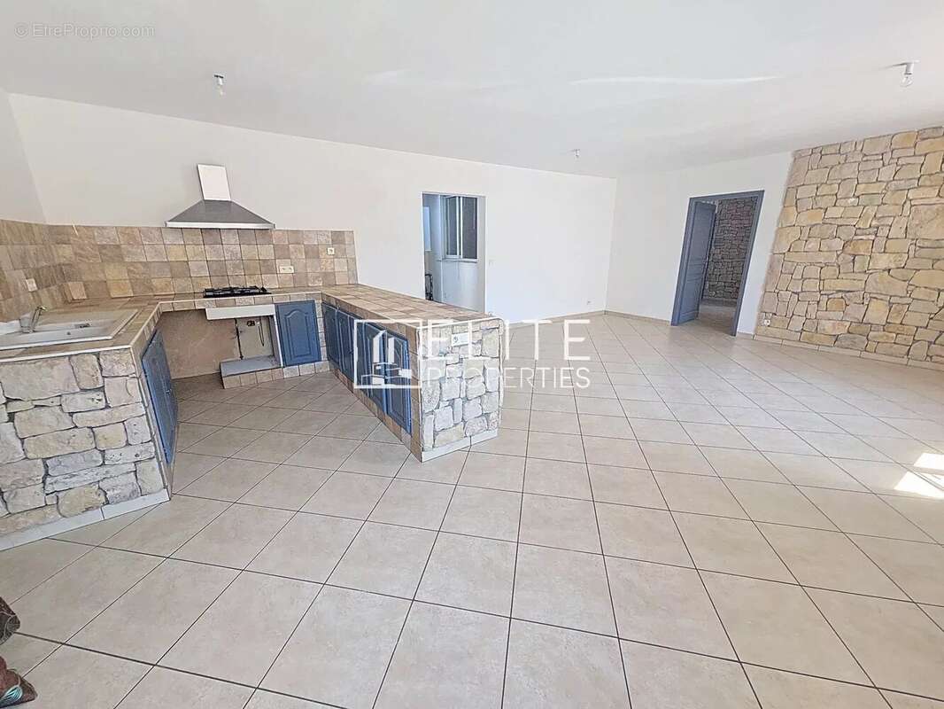 Appartement à VALLAURIS