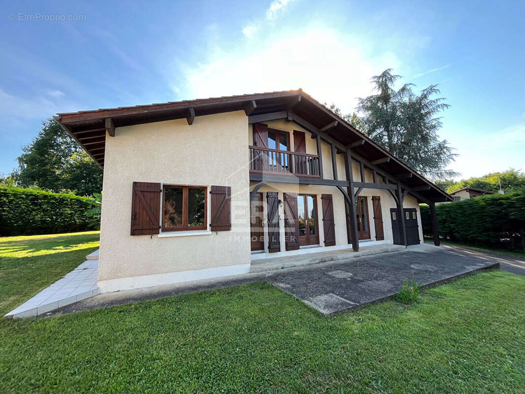 Maison à SAINT-PIERRE-DU-MONT