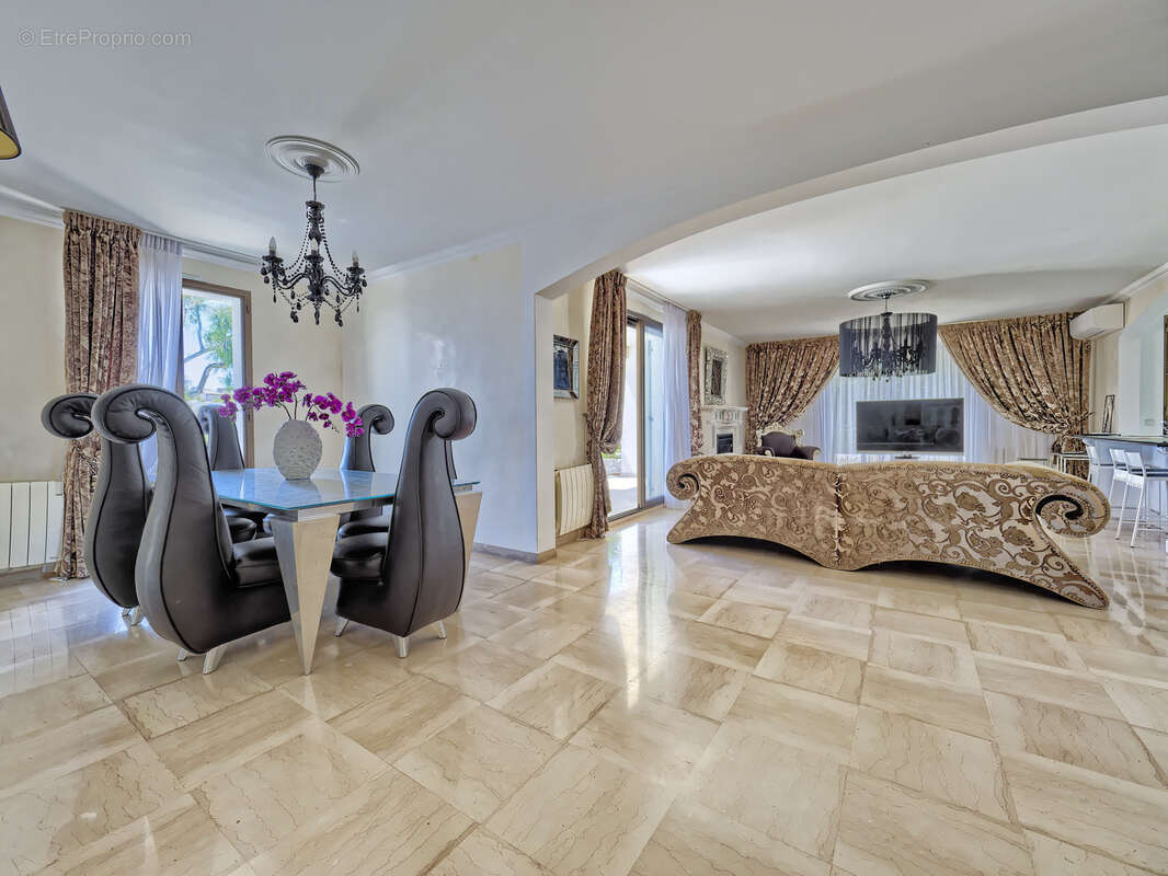 Maison à VILLENEUVE-LOUBET