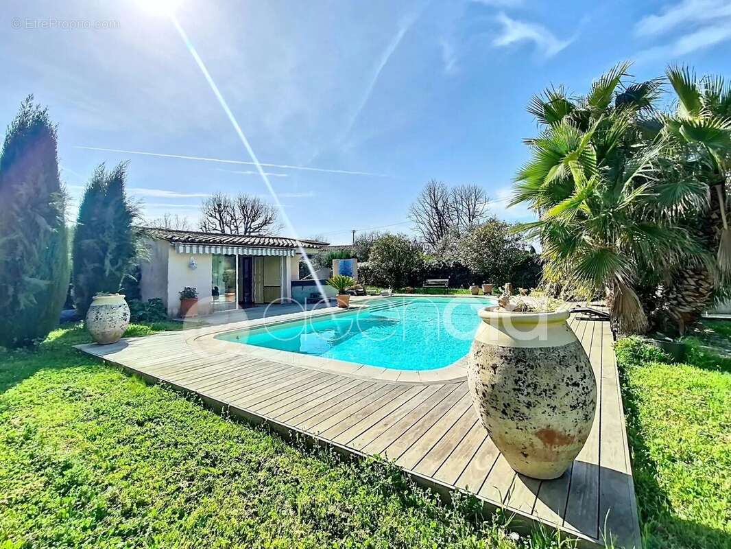 Maison à SAINT-CEZAIRE-SUR-SIAGNE