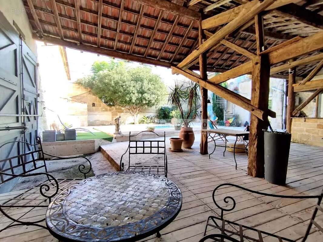 Maison à FONTVIEILLE