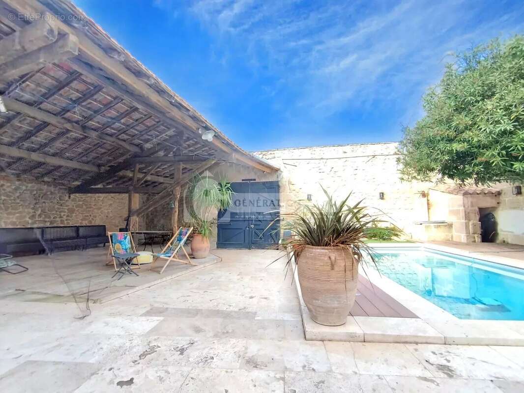 Maison à FONTVIEILLE