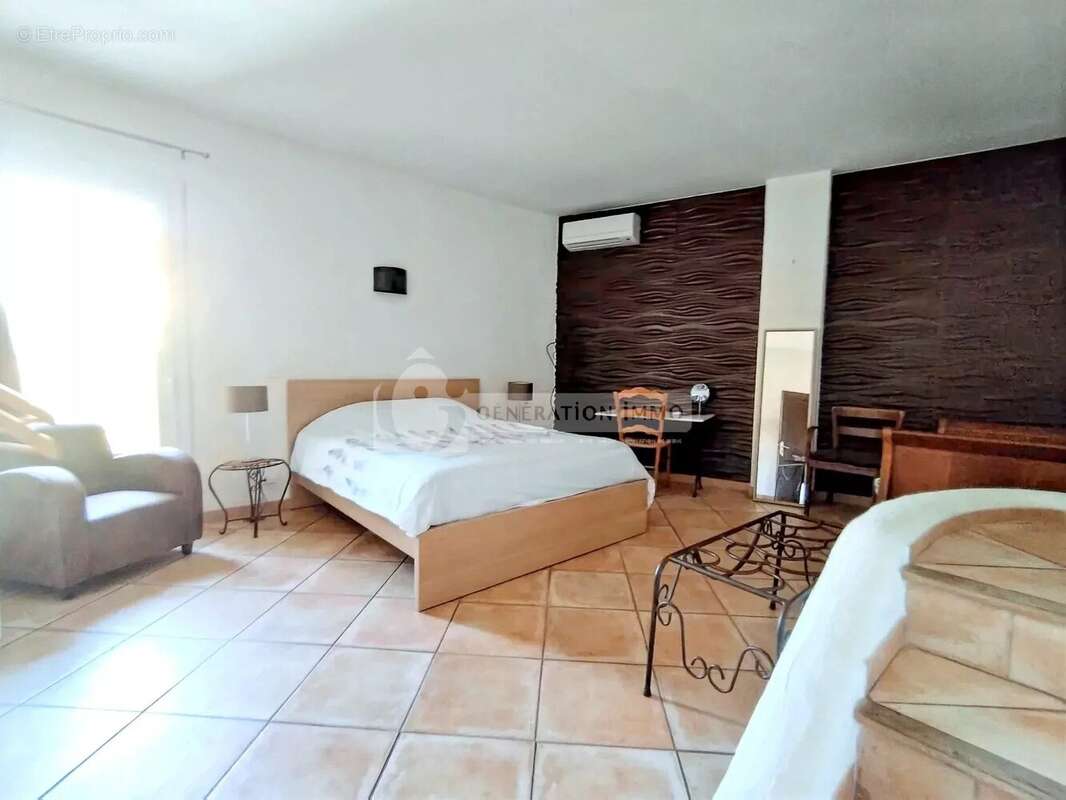 Maison à FONTVIEILLE