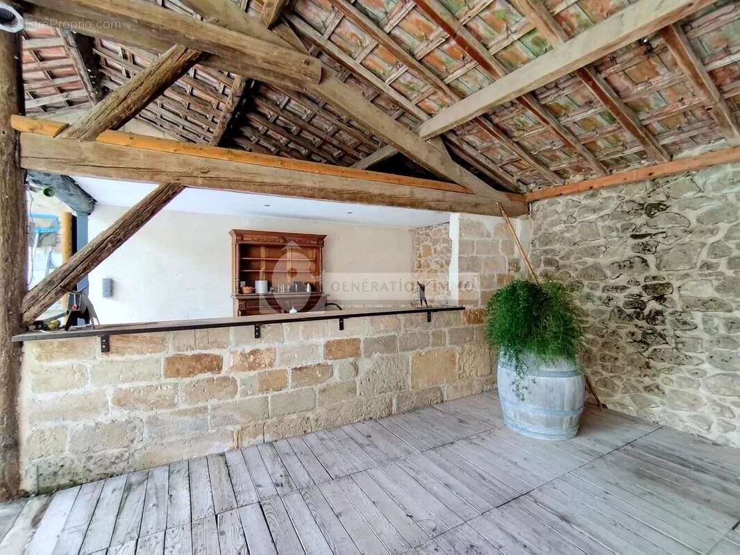 Maison à FONTVIEILLE