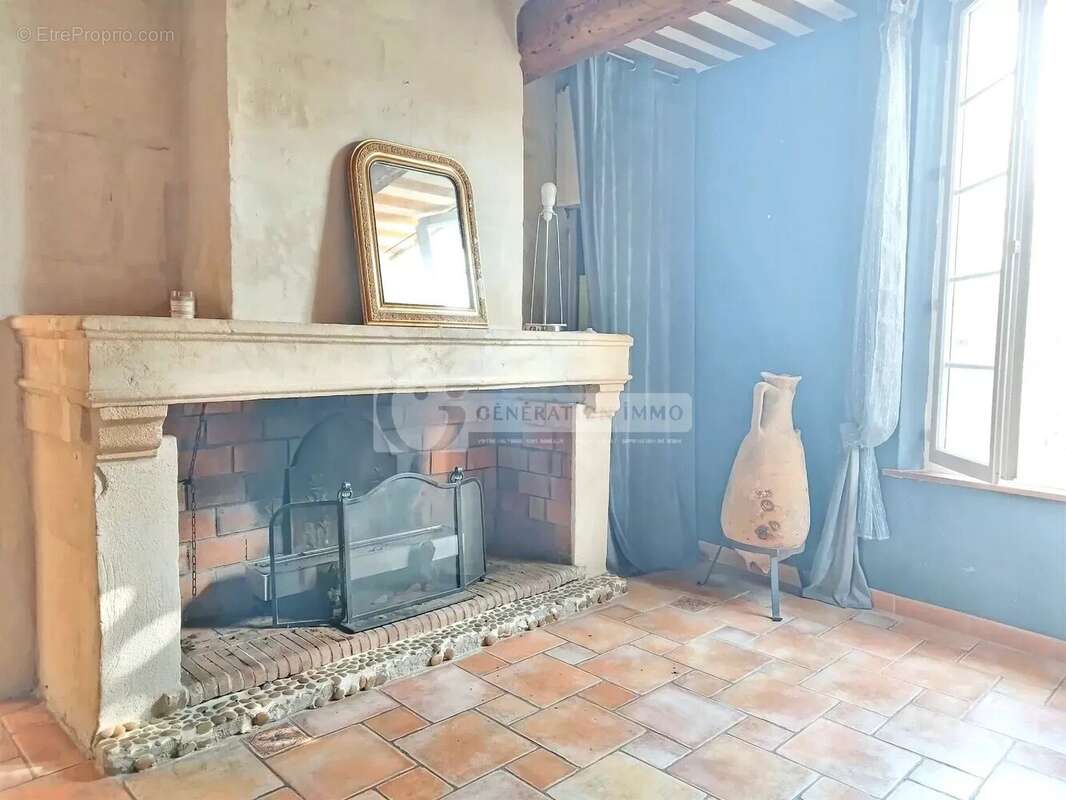 Maison à FONTVIEILLE