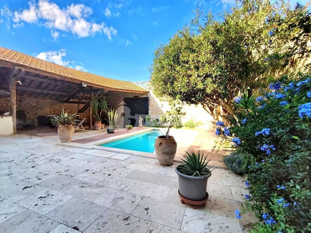 Maison à FONTVIEILLE