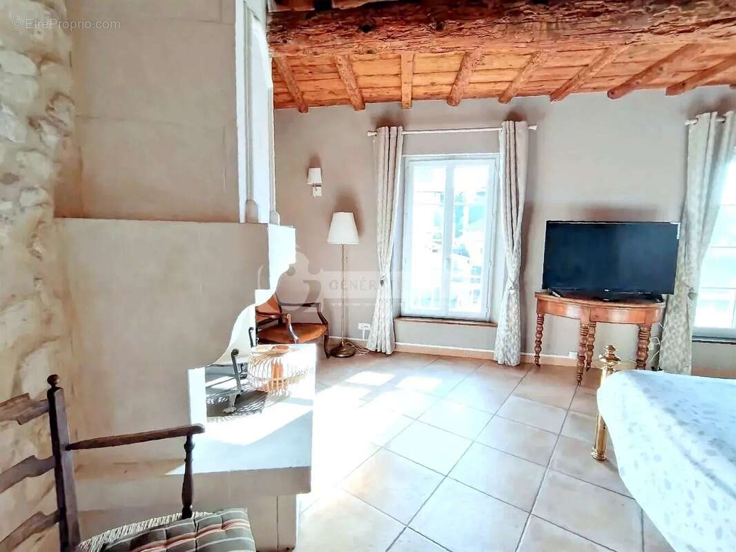 Maison à FONTVIEILLE