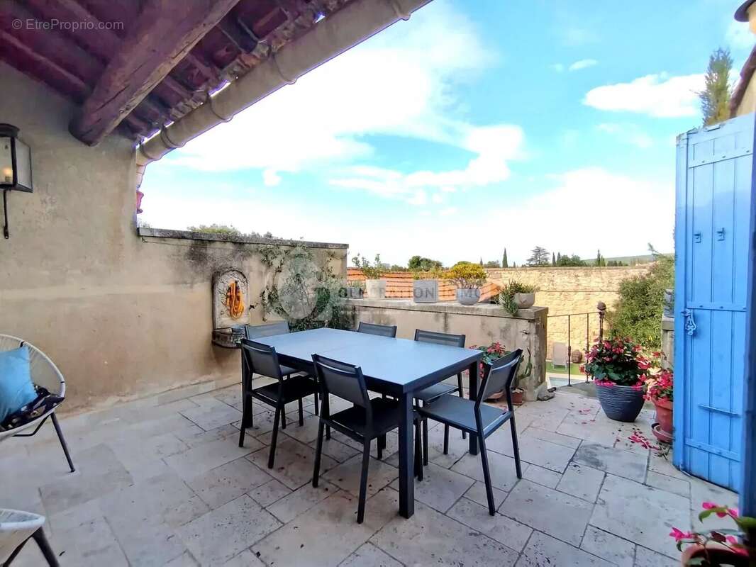 Maison à FONTVIEILLE