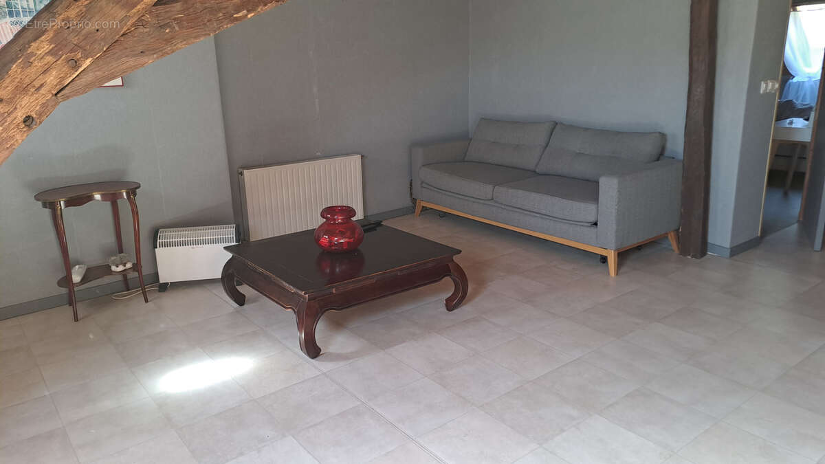 Maison à LAROCHE-SAINT-CYDROINE