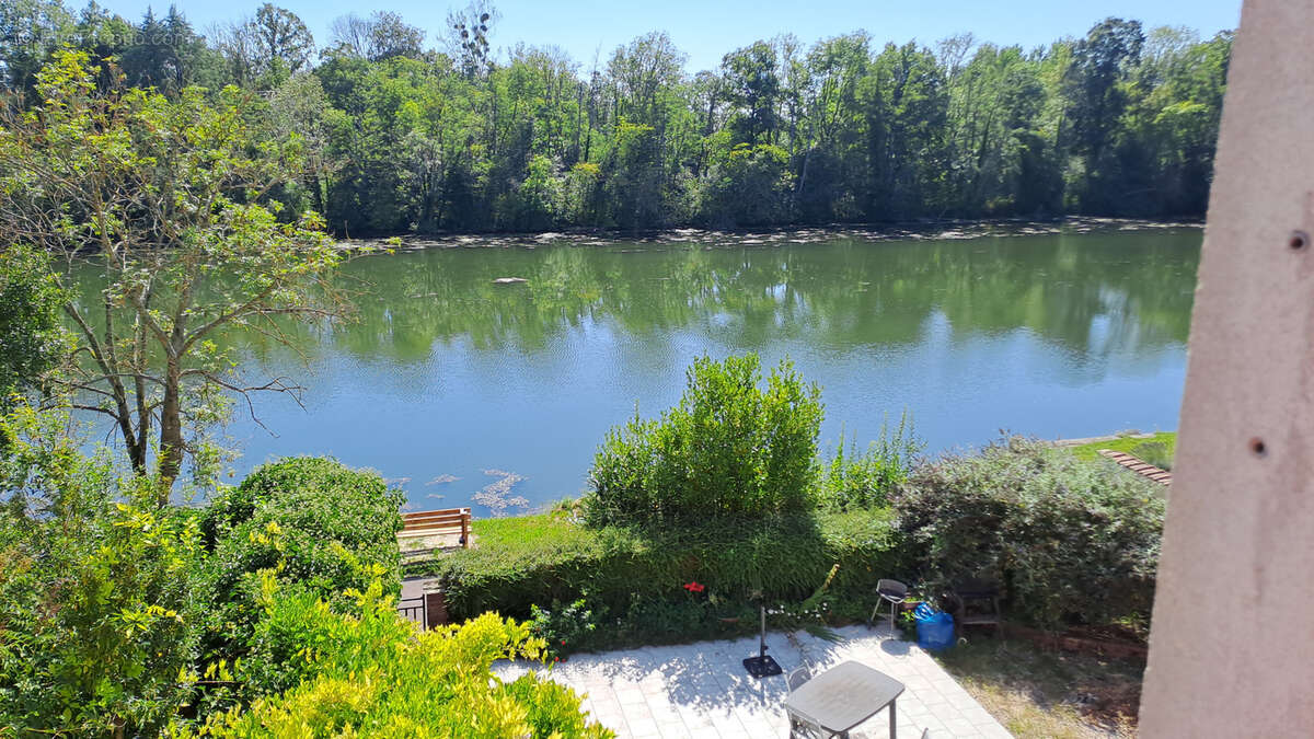 Maison à LAROCHE-SAINT-CYDROINE