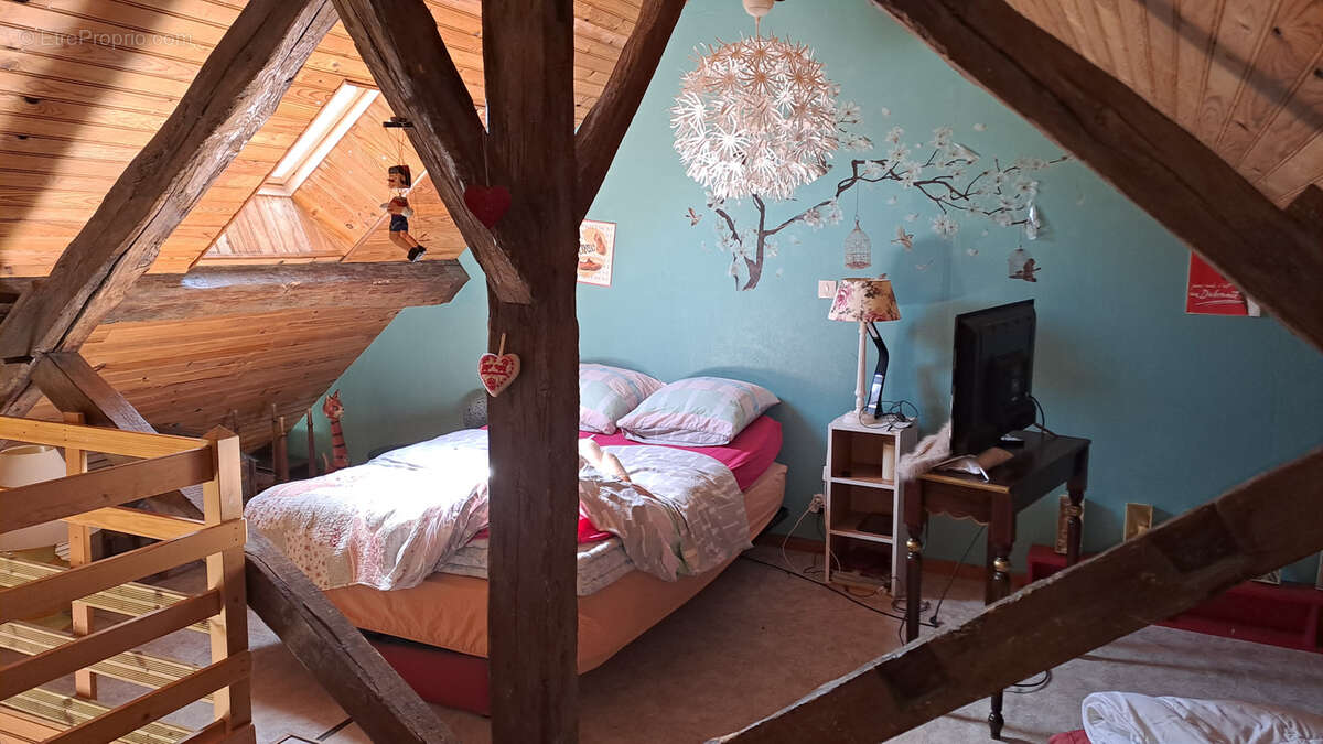 Maison à LAROCHE-SAINT-CYDROINE