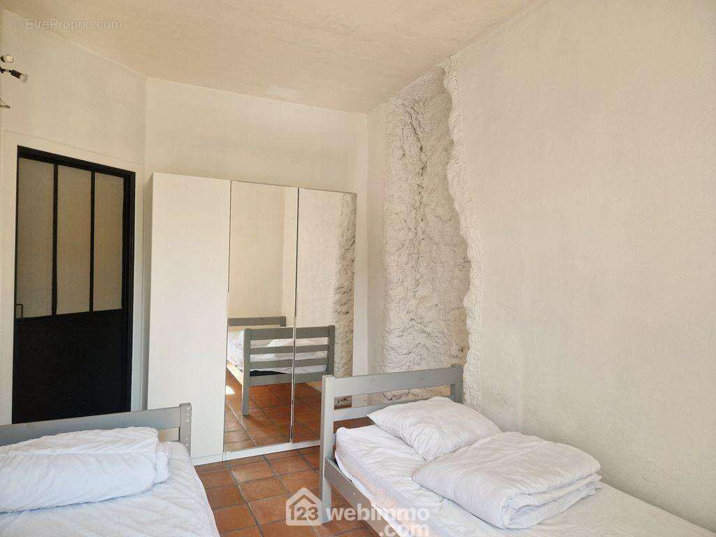 Sa superficie est de 11m² environ. - Appartement à ALBERTVILLE